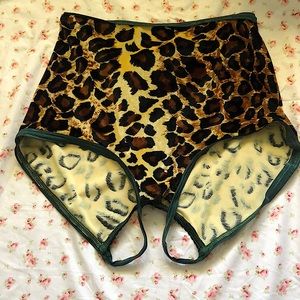 Solstice intimates overt leopard print bottoms xl